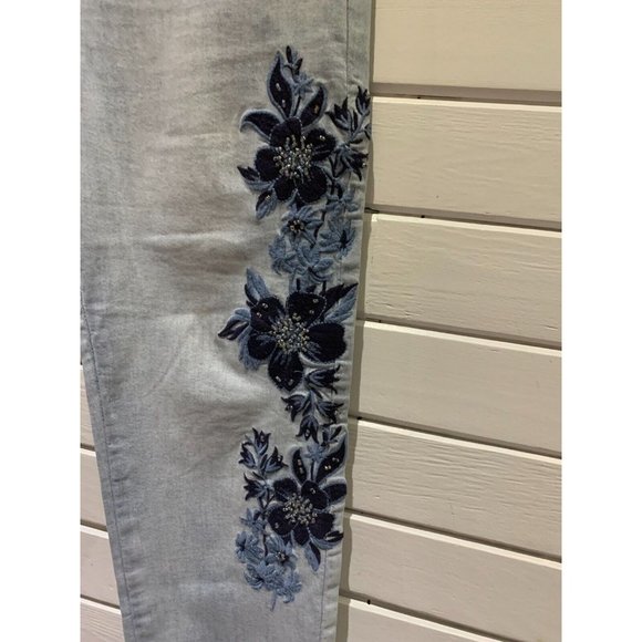 Northern Reflections Women Size 8 Crop Straight floral Embroidered jeans 29 x 24 - Picture 4 of 13
